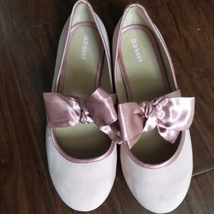Girl’s ballet shoes